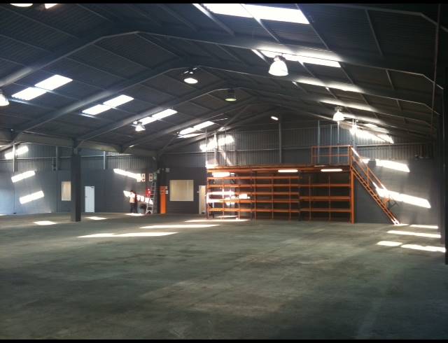 1,400M² FACTORY TO LET IN PAARDEN EILAND